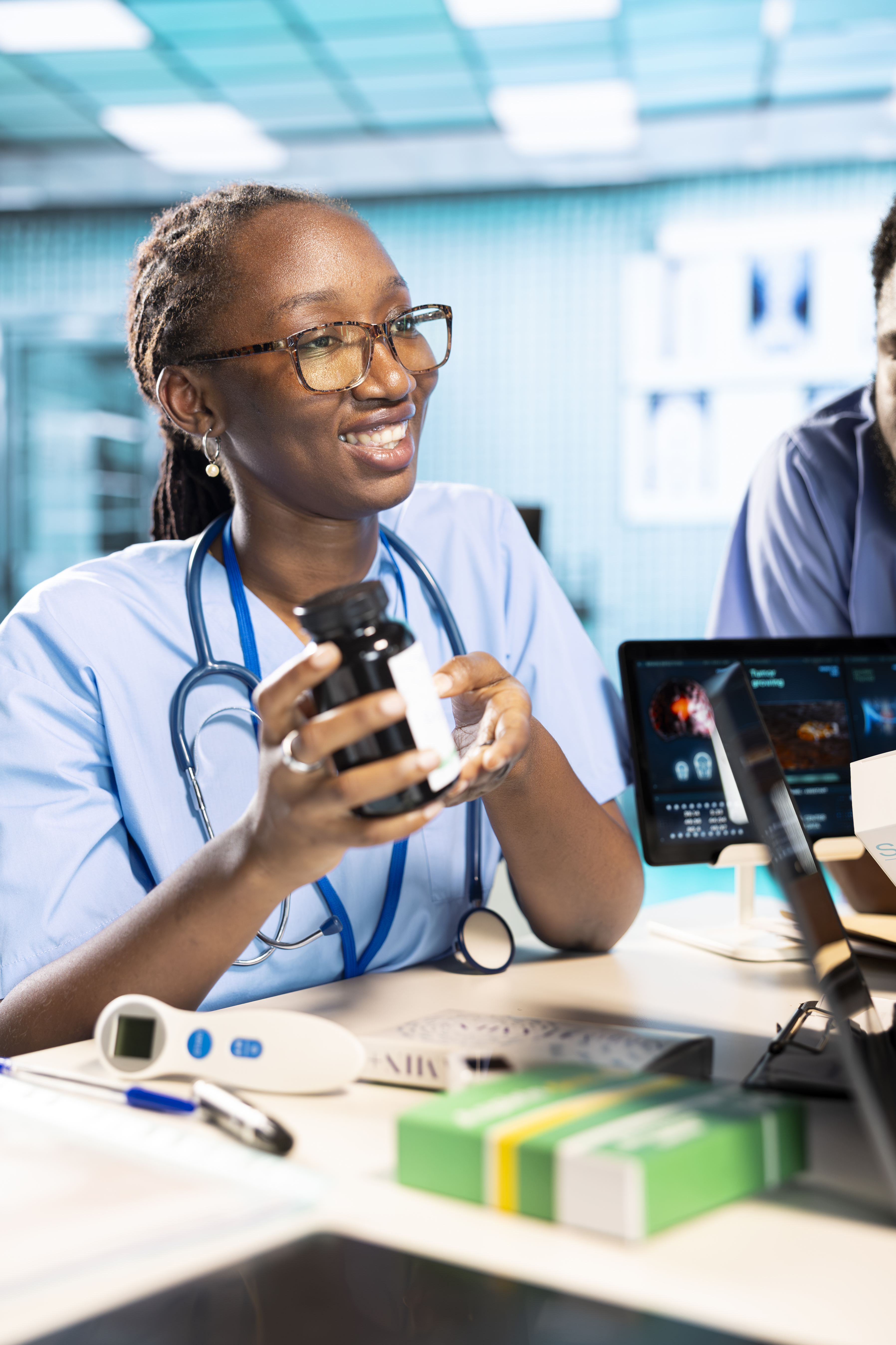 A pharmacist serving a patient at an accredited pharmacy partnered with GogoPlus